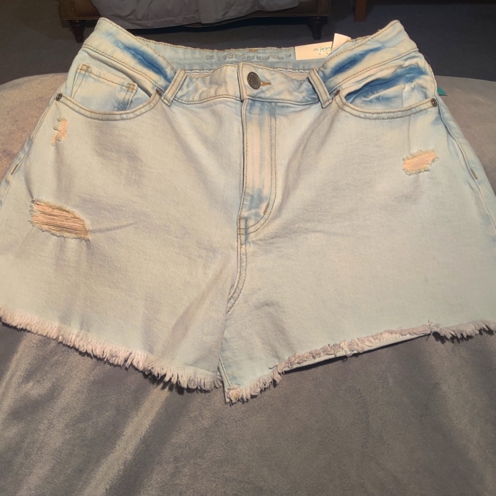 NWT M Jeans by Maurices High Rise Distressed Shorts Size 14
